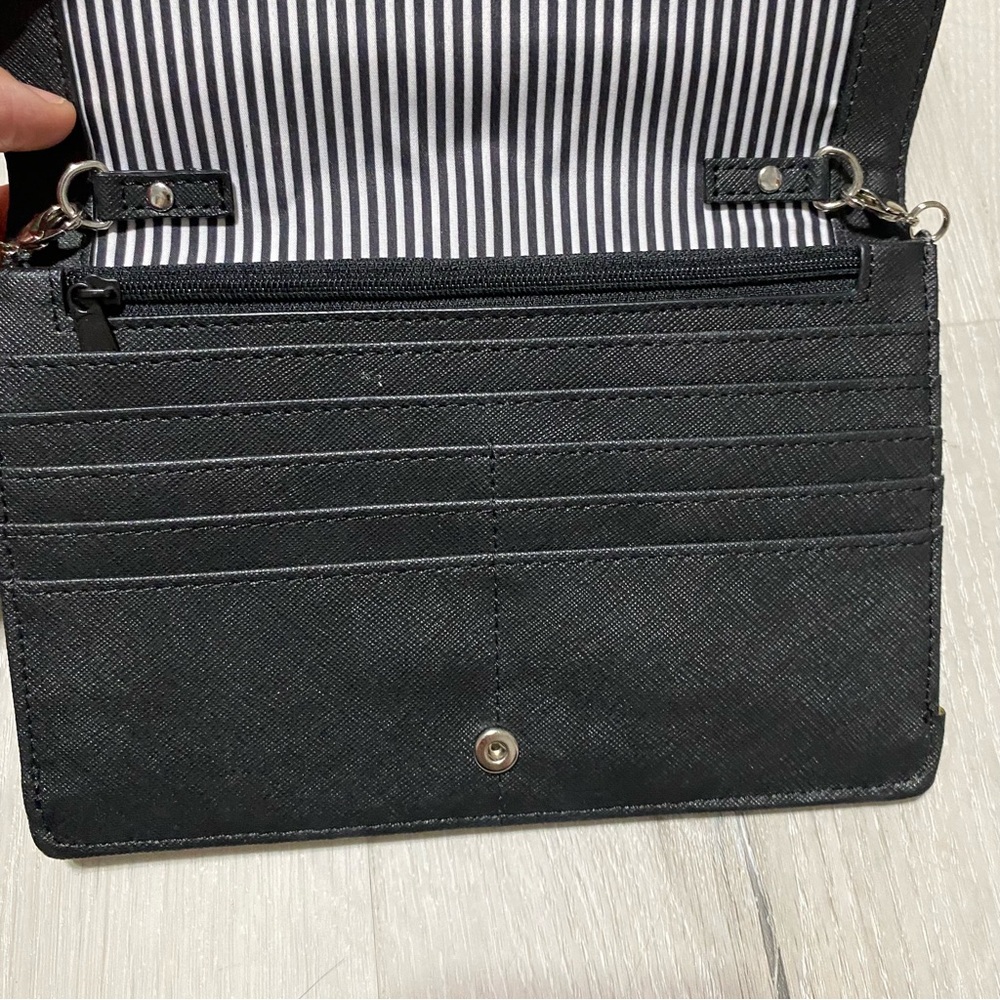 Nine West Snake Skin Clutch with Crossbody Chain Strap‎ - Picture 10 of 12